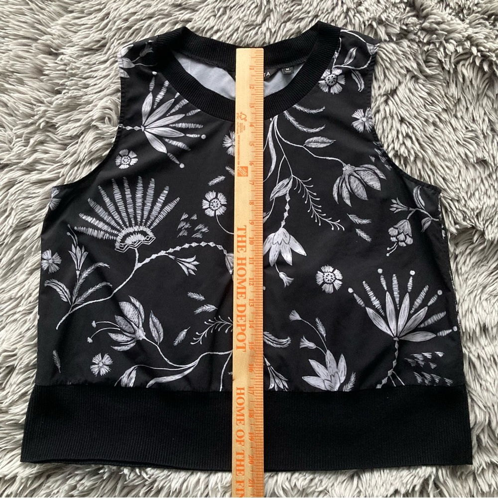 Athleta-MED-Zephyr Wildflower Print Tank Top in black - Picture 9 of 9